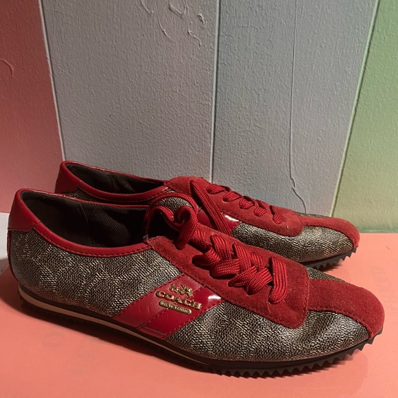 Coach - Picture 4 of 4